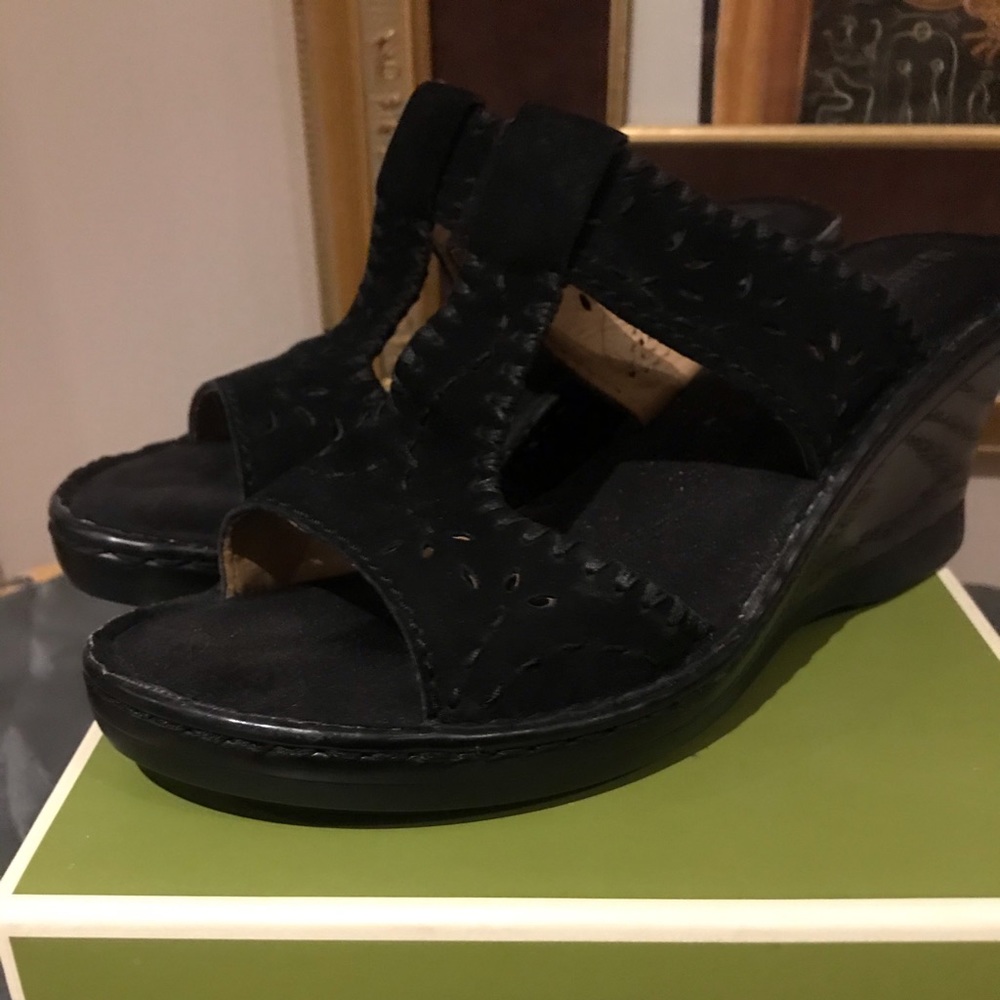 Naturalizer Rosie Black Soft Buck Wedge Slide